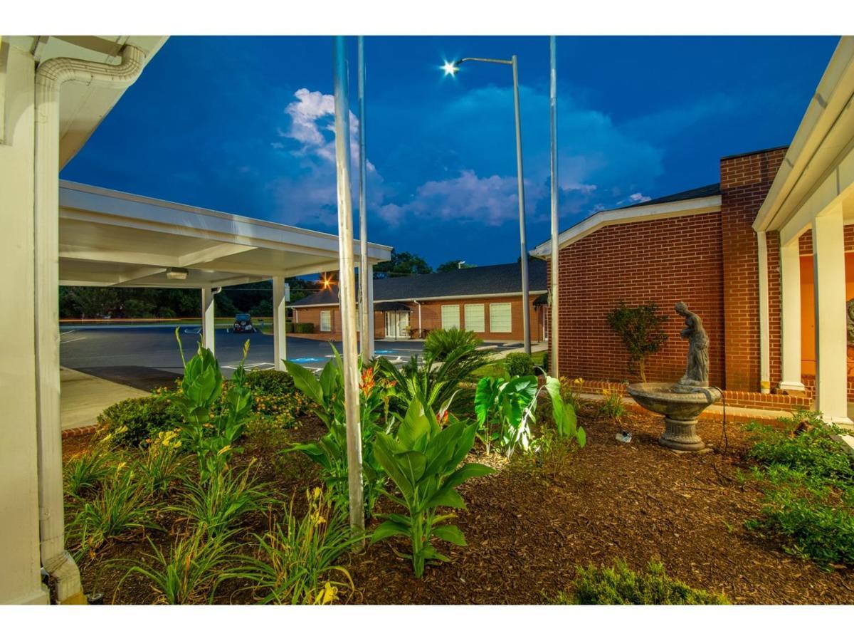 Winton Inn & Suites 반웰 외부 사진