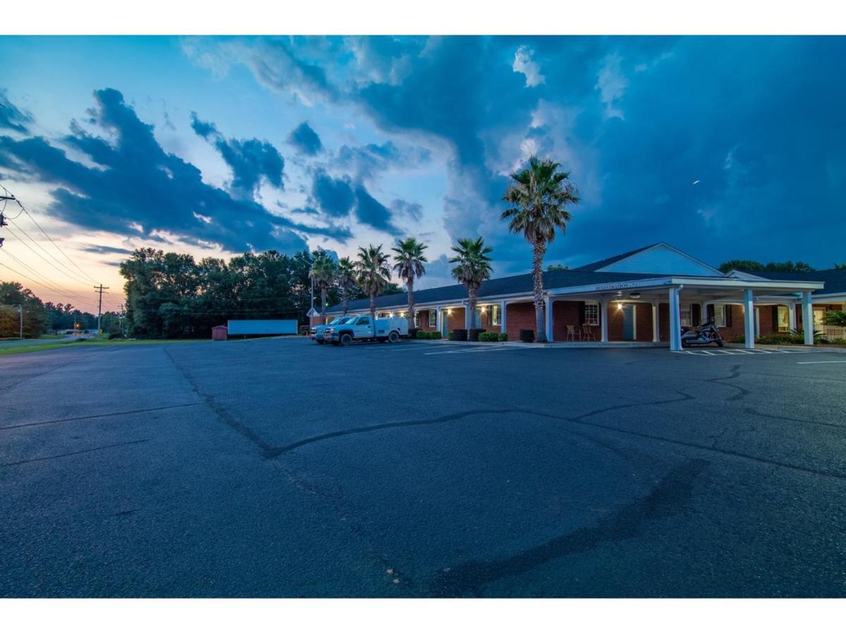Winton Inn & Suites 반웰 외부 사진