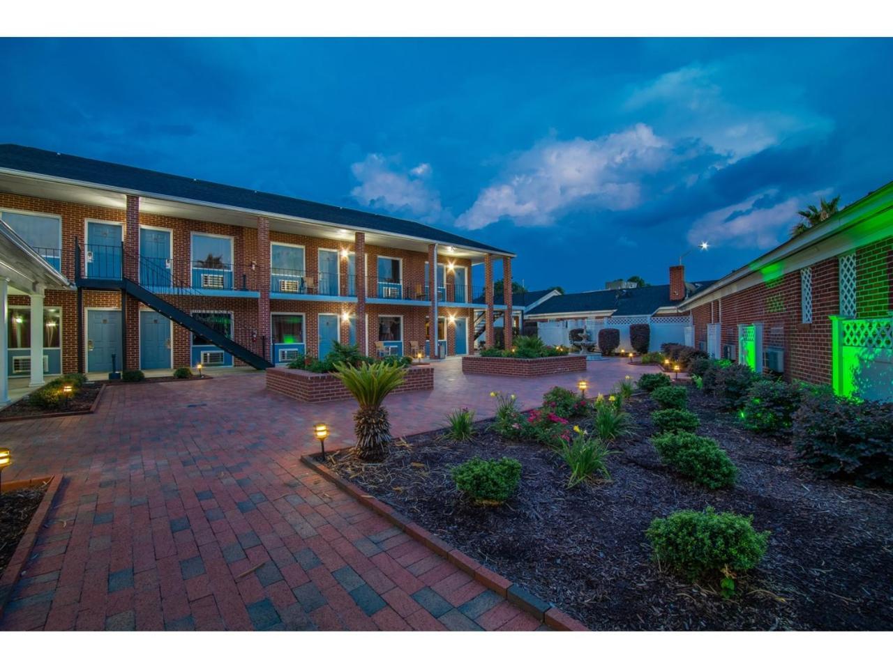 Winton Inn & Suites 반웰 외부 사진